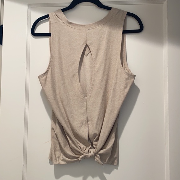 Gently worn! Beyond Yoga All About It Split Tank Size M in Tan - Picture 5 of 7